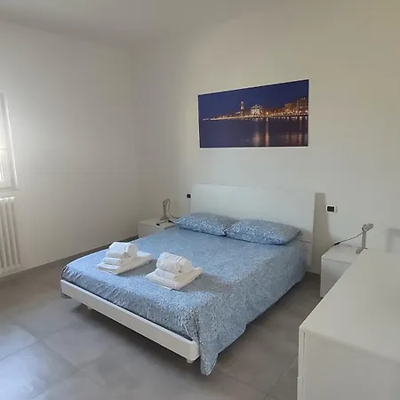 Seagull Sea & Airport Apartment