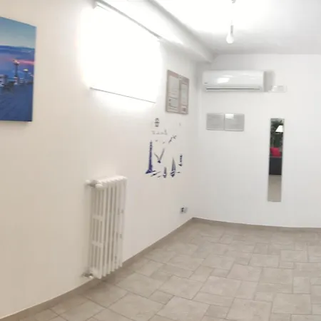 Seagull Sea & Airport Apartment